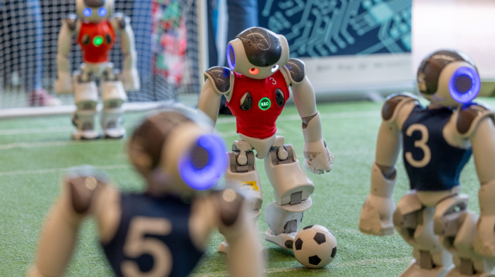 Dünya liderlərini təqlid edən robot ictimaiyyətə təqdim olunub