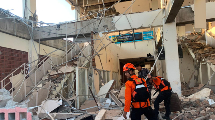 İndoneziyada 7,7 maqnitudalı zəlzələ: Azı 20 nəfər ölüb