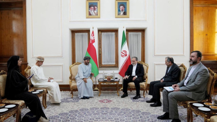 İran və Oman Hörmüz boğazında müvəqqəti gəmiçilik koridorunu müzakirə edib