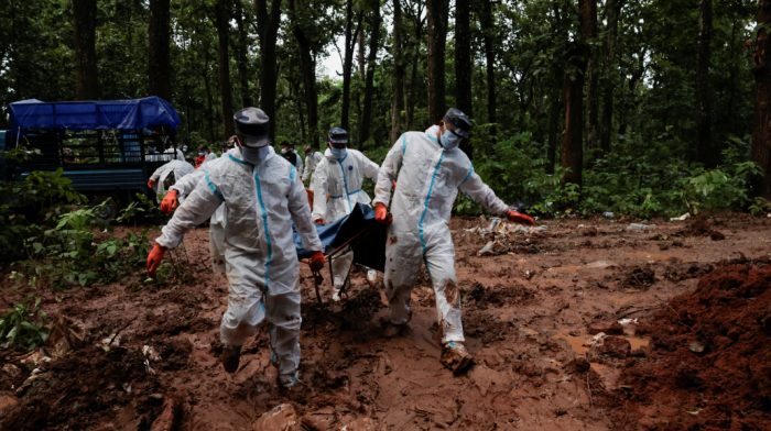 Nepalda daşqın qurbanları dəfn edilir, itkinlərin axtarışı davam edir