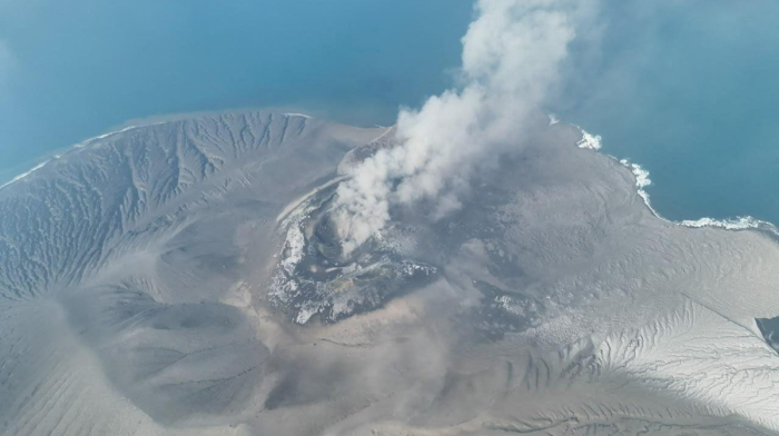 Anak Krakatau vulkanının külü İndoneziyada səkkiz hava limanında uçuşları dayandırıb