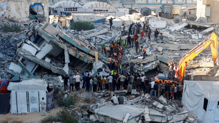 Qəzzada yaşayış binasının uçması nəticəsində azı 12 nəfər ölüb