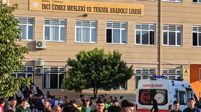 Türkiyədə məktəb yaxınlığında silahlı hücum: 11 yaralı