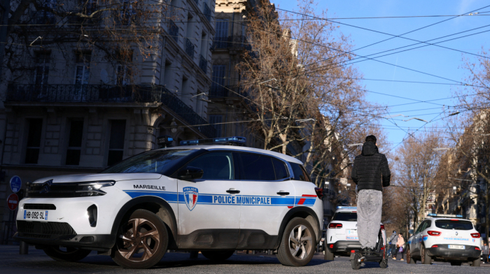 Fransada məktəb direktorunu və müəllimi yaralayan 14 yaşlı şagird saxlanılıb