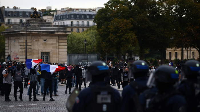 Parisdə təhsil etirazları zamanı polislə qarşıdurma yaşanıb