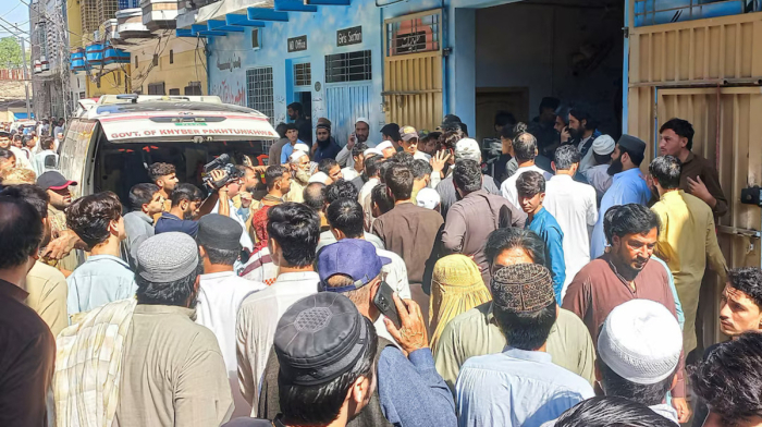 Pakistanda məktəbin damı çöküb: azı 33 nəfər ölüb