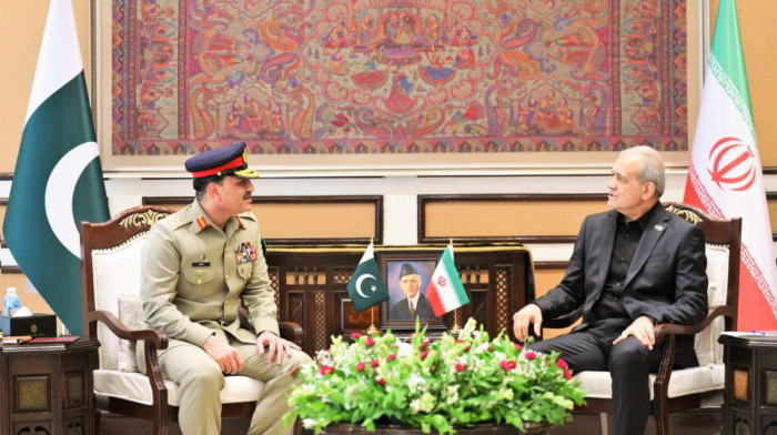 Pakistanın hərbi rəhbəri İrana səfər edib
