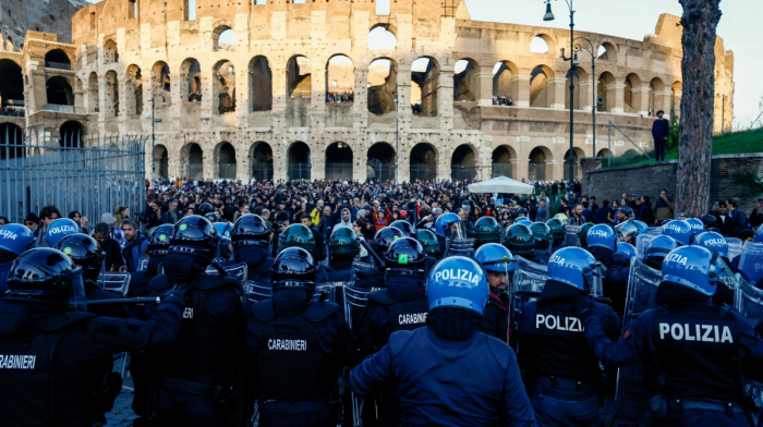 İtaliyada etirazlar zamanı polislə qarşıdurmalar baş verib